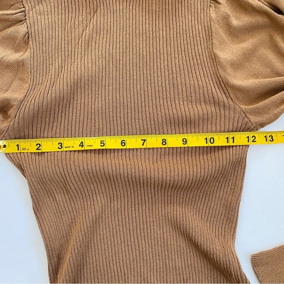 H&M tan pleated puff shoulders turtleneck - Picture 10 of 11